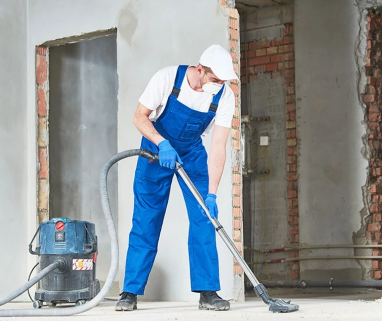Curățenie după constructor